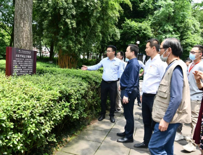 e42dd971-b4db-497e-a1b5-15b6245ad5b3